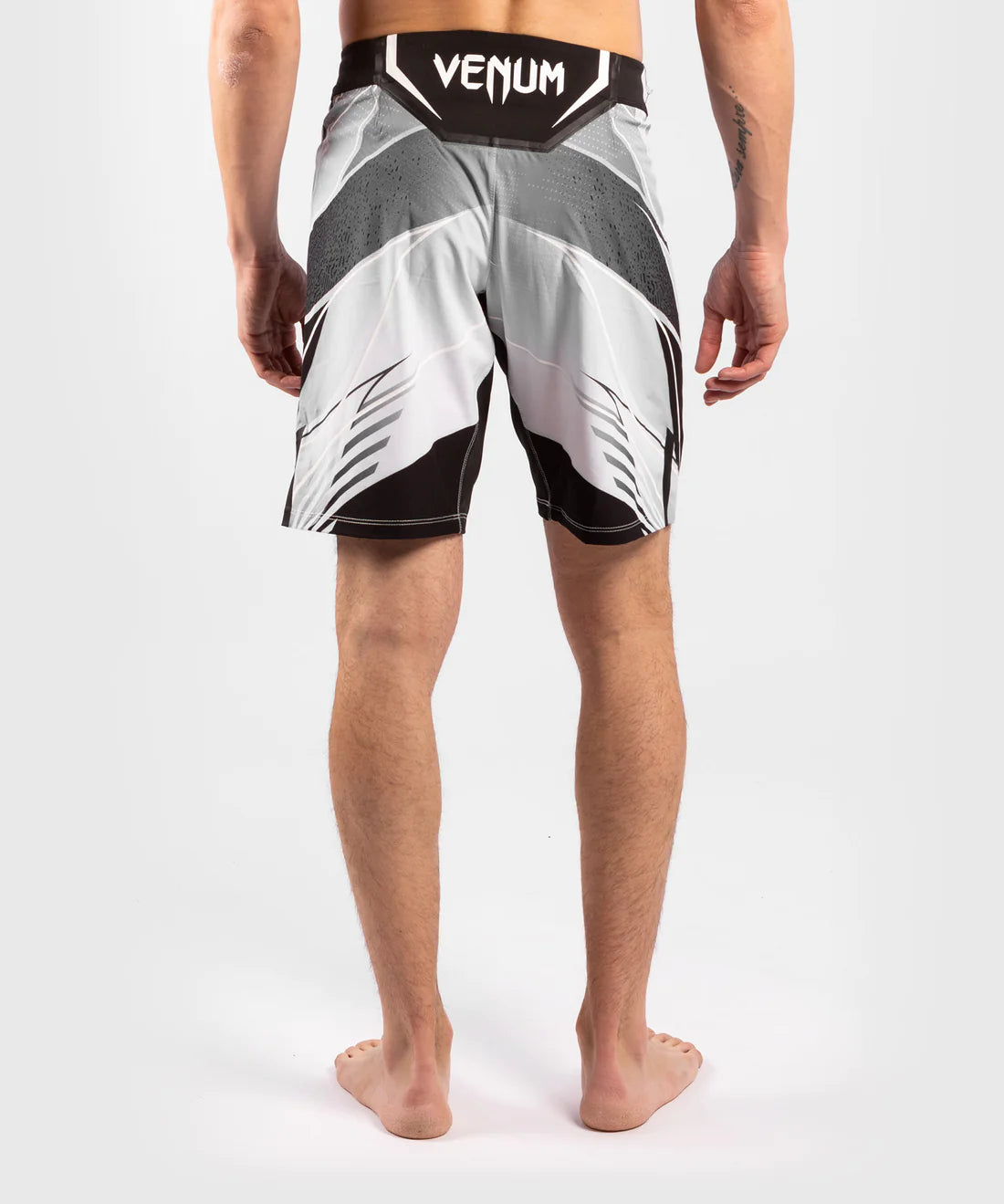 UFC Venum Authentic Fight Night Herren Shorts - Long Fit - Weiss - FIGHTWEAR