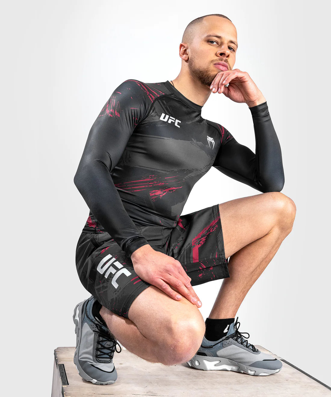 UFC Venum Authentic Fight Week 2.0 Compression T-Shirt – Langarm – Schwarz/Rot - FIGHTWEAR