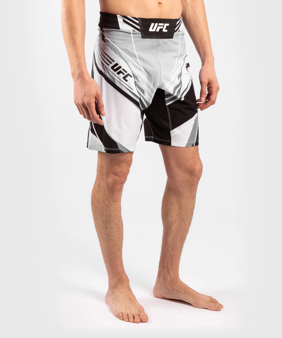 UFC Venum Authentic Fight Night Herren Shorts - Long Fit - Weiss - FIGHTWEAR
