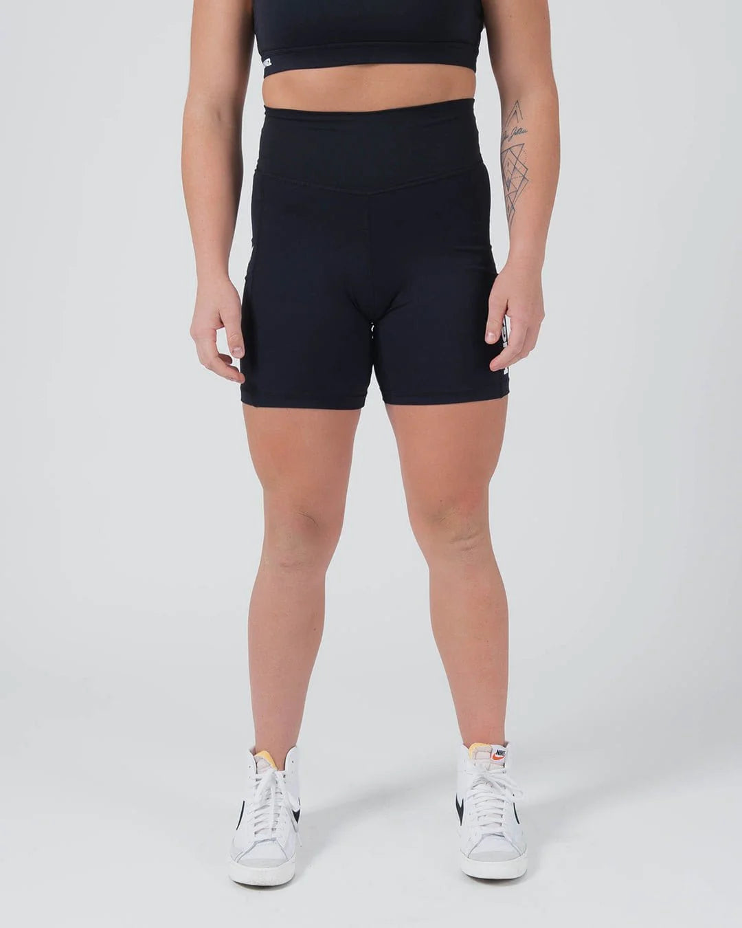 Pantaloncini da allenamento Kingz Kore da donna - neri