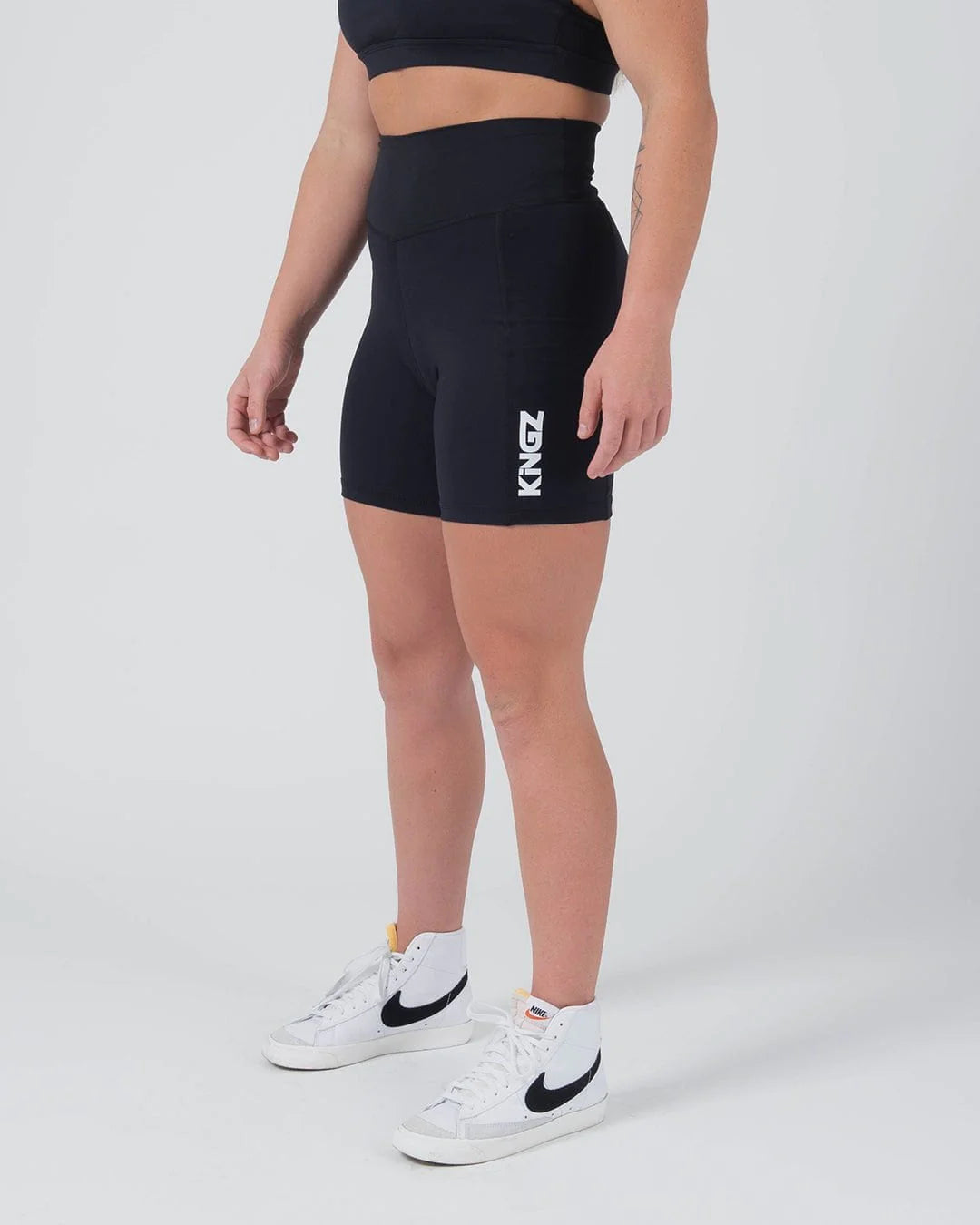 Pantaloncini da allenamento Kingz Kore da donna - neri