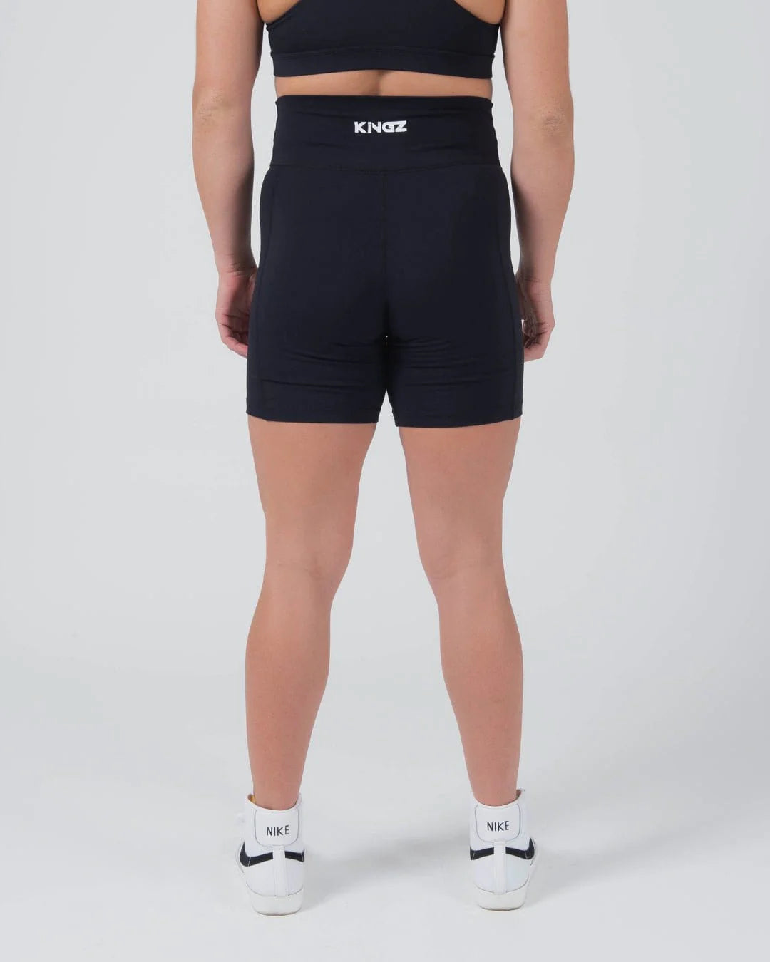 Pantaloncini da allenamento Kingz Kore da donna - neri