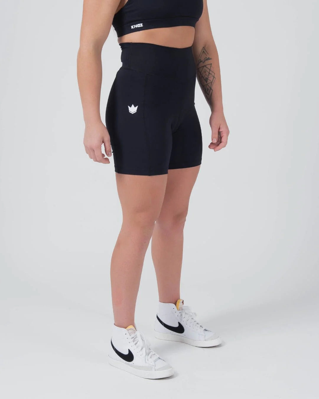 Pantaloncini da allenamento Kingz Kore da donna - neri