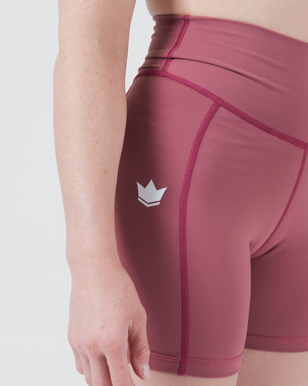 Pantaloncini da allenamento Kingz Kore da donna - rossi