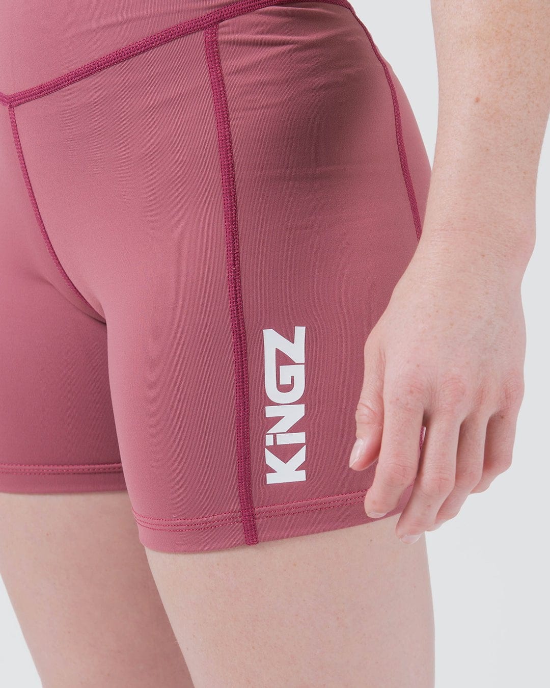 Pantaloncini da allenamento Kingz Kore da donna - rossi