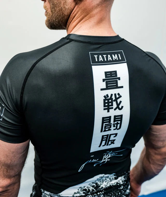 Tatami Kanagawa Short Sleeve Rash Guard - Schwarz