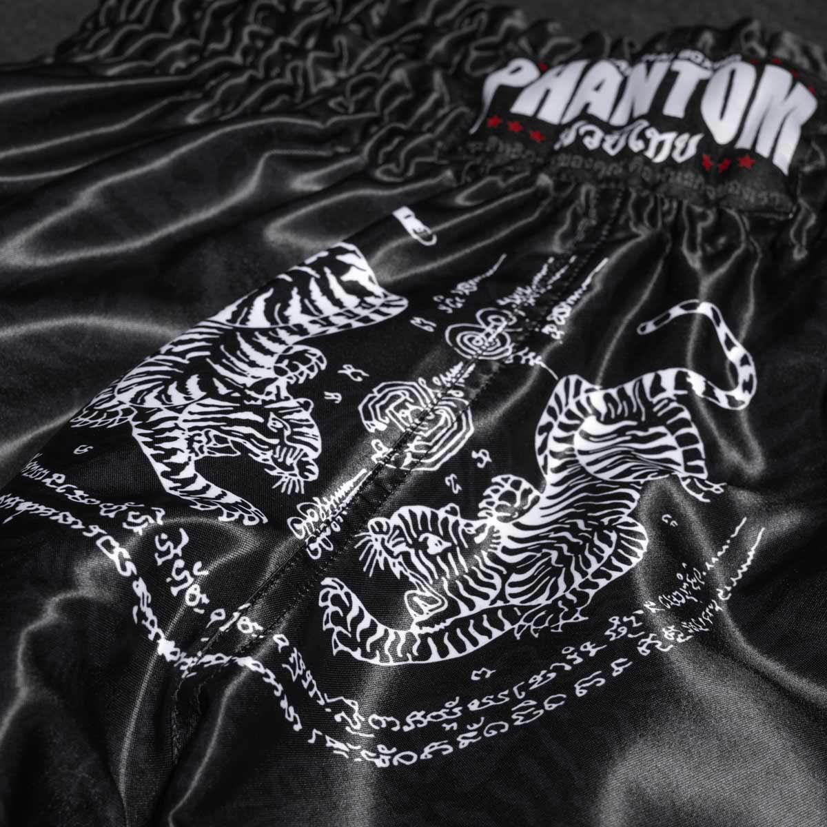 Short de Muay Thai Phantom Athletics Sak Yant - Noir