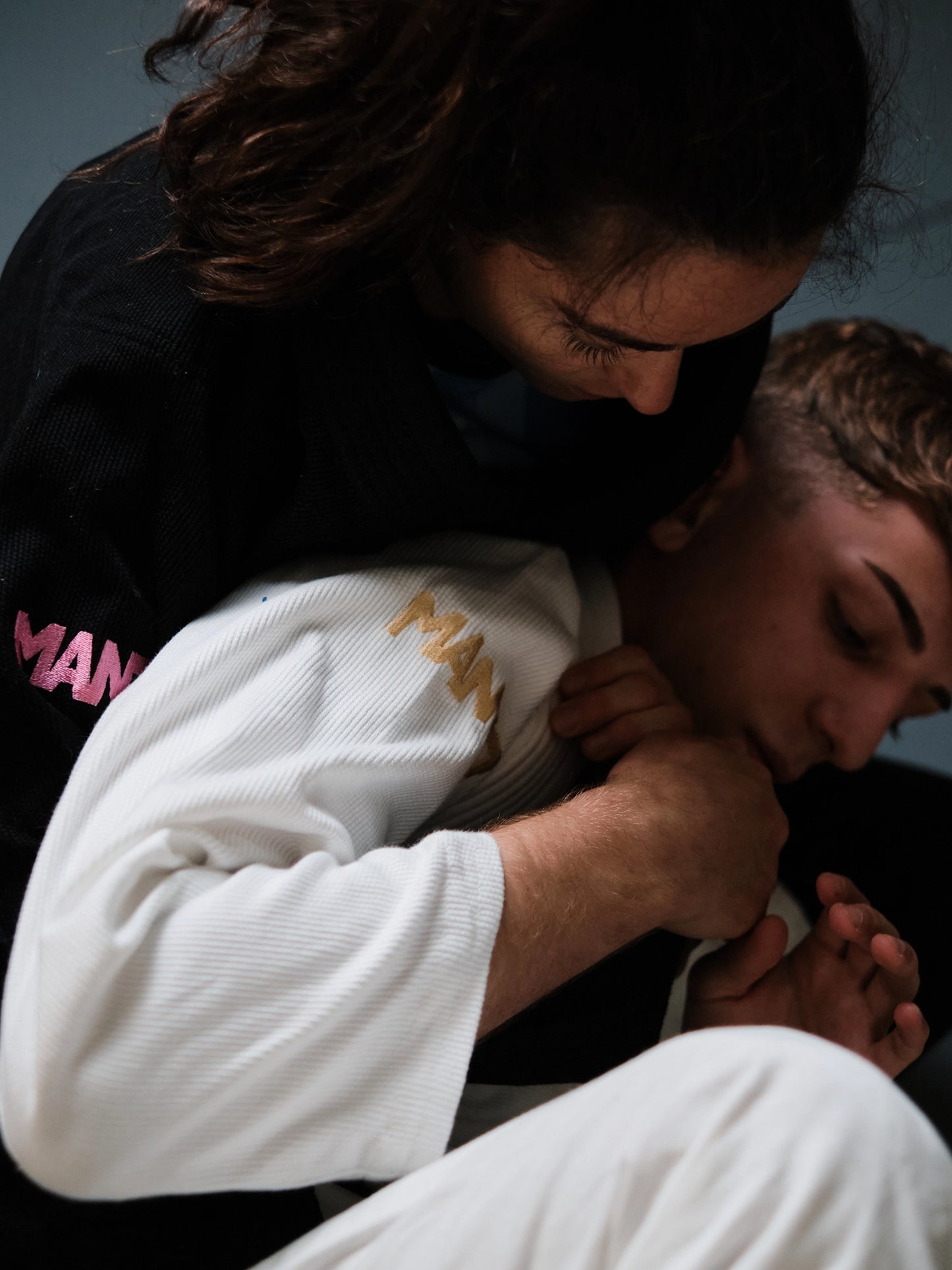 MANTO "RISE 2.0" BJJ GI - Schwarz-Rosa