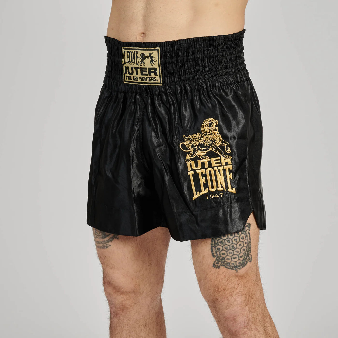 Leone x Iuter Combat Shorts - Schwarz - FIGHTWEAR