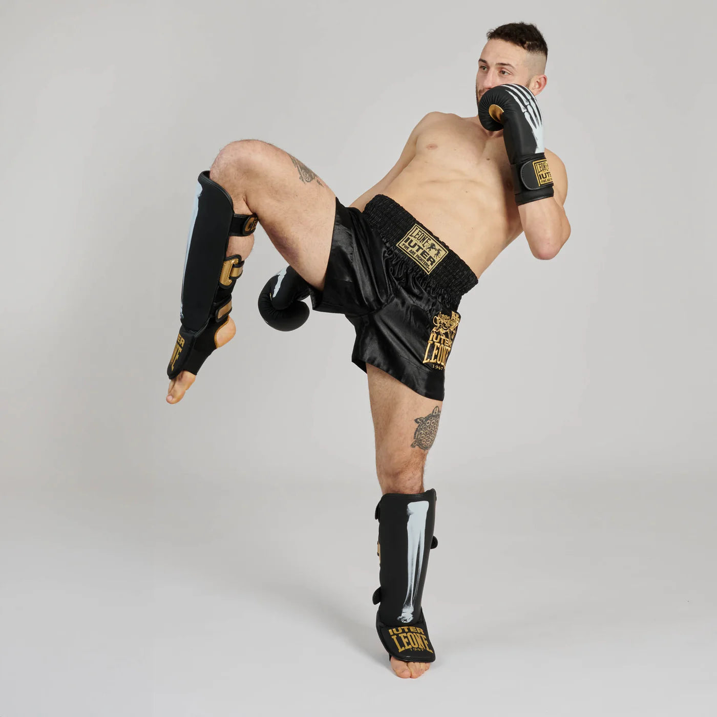 Leone x Iuter Combat Shorts - Schwarz - FIGHTWEAR