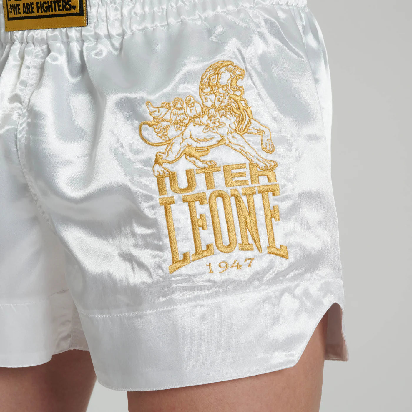 Leone x Iuter Combat Shorts - Weiss - FIGHTWEAR