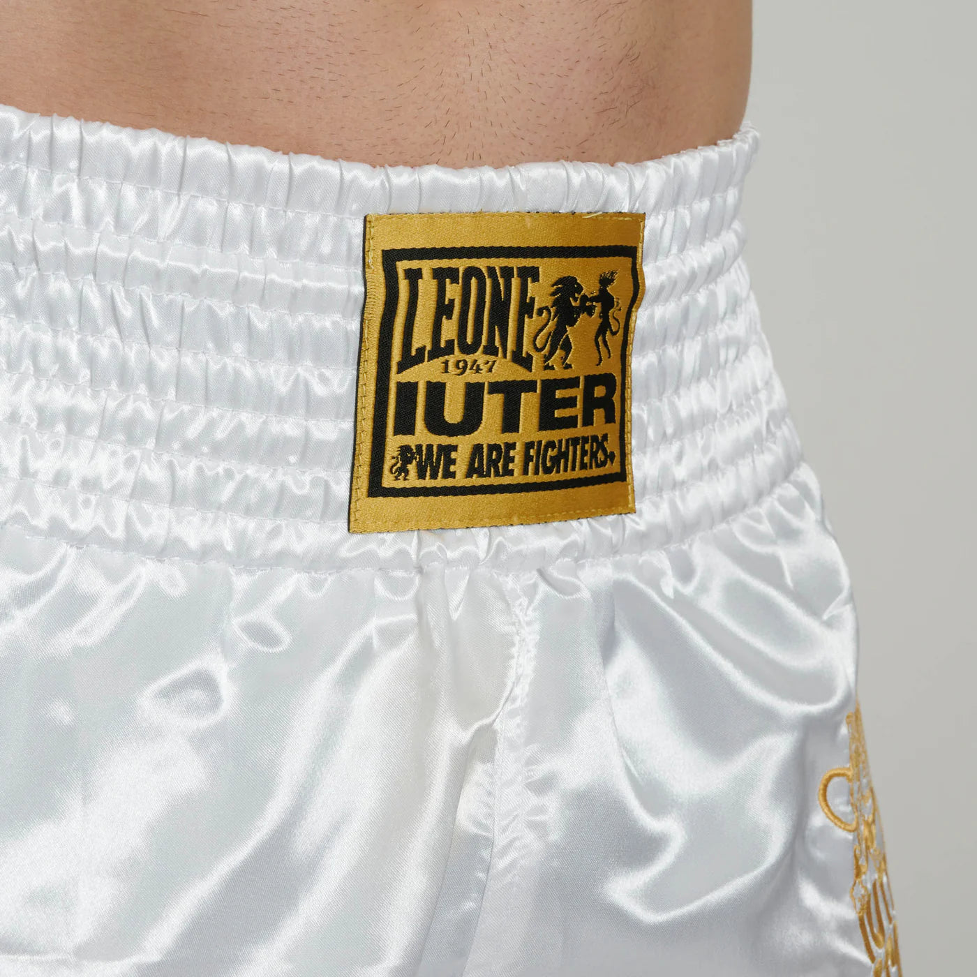 Leone x Iuter Combat Shorts - Weiss - FIGHTWEAR