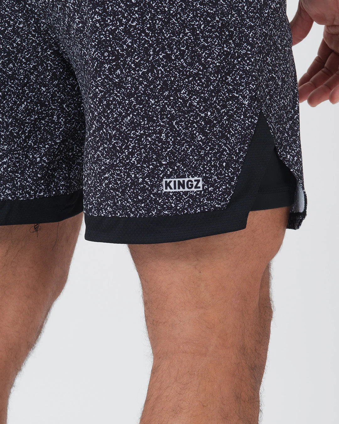 Pantaloncini ibridi Kingz - Motivo a rumore nero