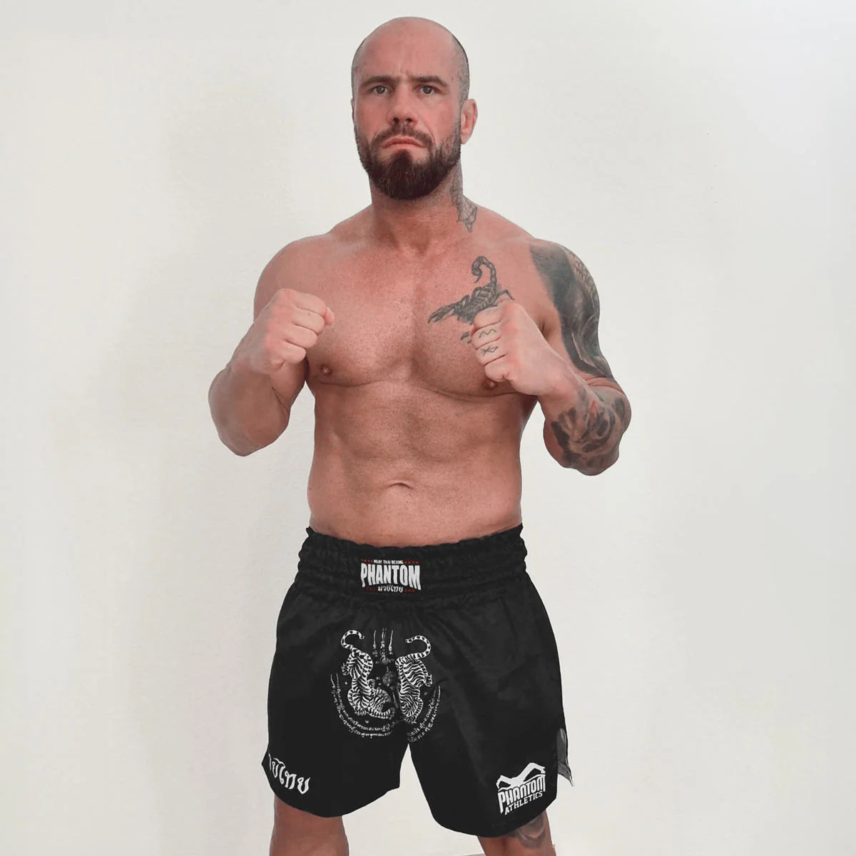 Short de Muay Thai Phantom Athletics Sak Yant - Noir
