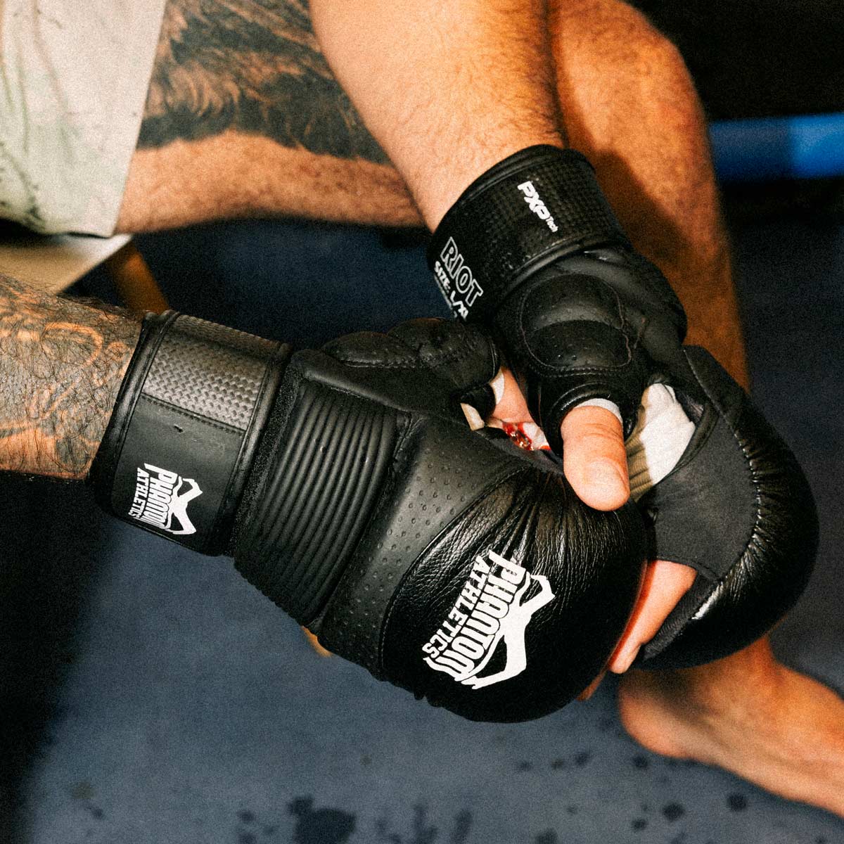 Phantom Athletics MMA Sparring Handschuhe RIOT Pro