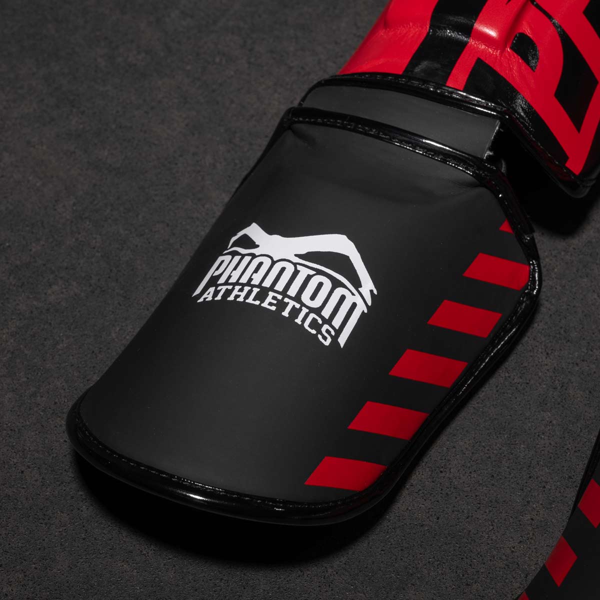 Phantom Athletics Schienbeinschutz APEX Striking - Rot