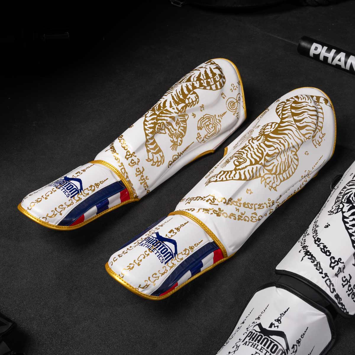 Phantom Athletics Schienbeinschutz Muay Thai Limited Edition - Weiss/Gold