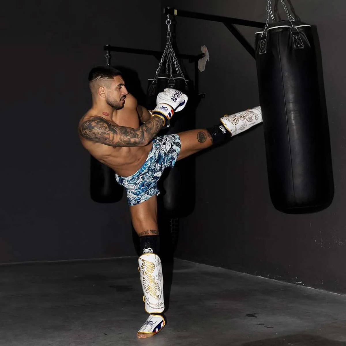 Phantom Athletics Schienbeinschutz Muay Thai Limited Edition - Weiss/Gold