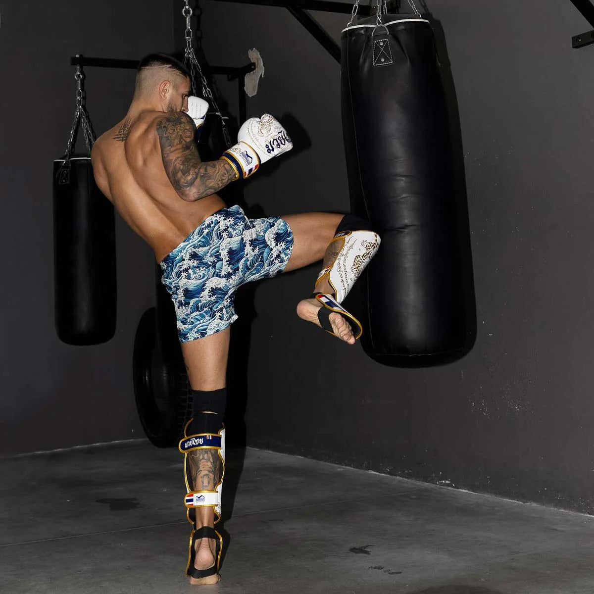 Phantom Athletics Schienbeinschutz Muay Thai Limited Edition - Weiss/Gold
