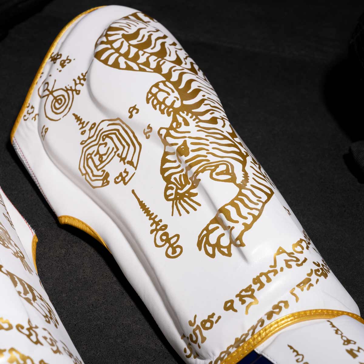 Phantom Athletics Schienbeinschutz Muay Thai Limited Edition - Weiss/Gold