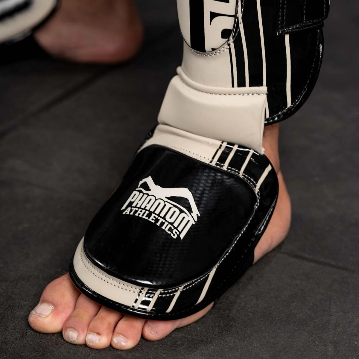 Phantom Athletics Schienbeinschutz APEX Hybrid - Sandgrau
