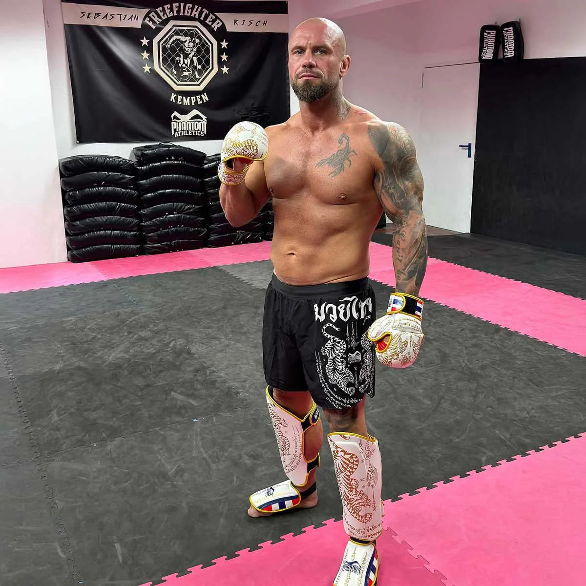 Phantom Athletics Schienbeinschutz Muay Thai Limited Edition - Weiss/Gold