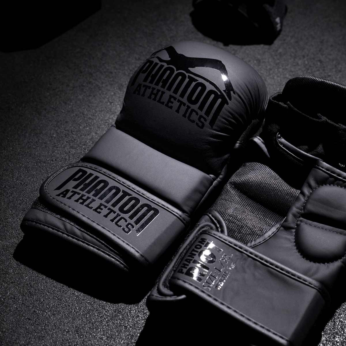 Phantom Athletics MMA Handschuhe Riot - Blackout Edition