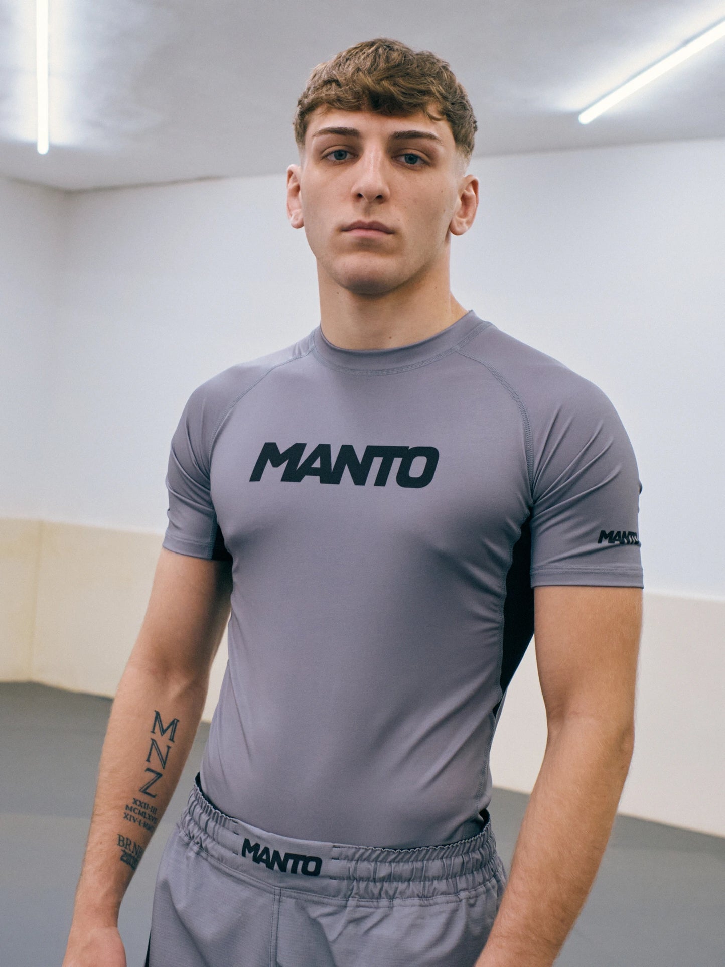 MANTO rashguard LOGO DUAL – šedý